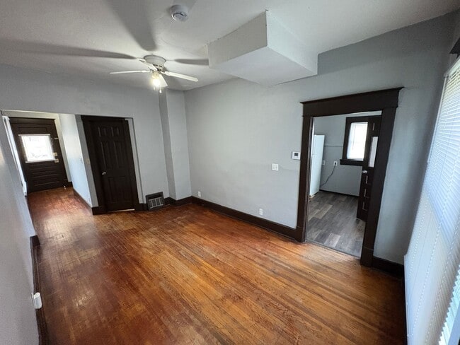 Building Photo - Large Kitchen, Hardwood Floors, Laundry included