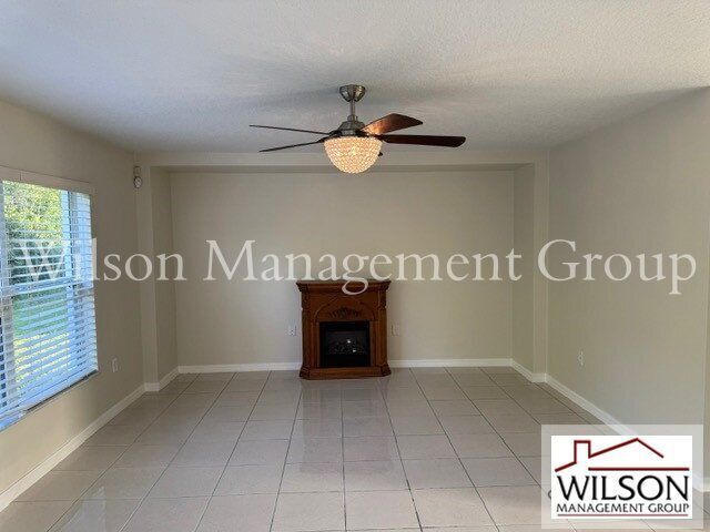 Building Photo - 413 Country Cottage Ln