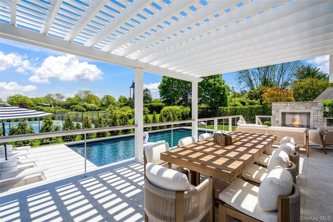 Building Photo - 4 Carriage Ln