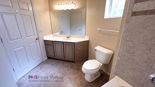 Building Photo - 2 Bedrooms, 2 Baths