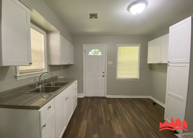 Building Photo - 2370 Hillside Ave