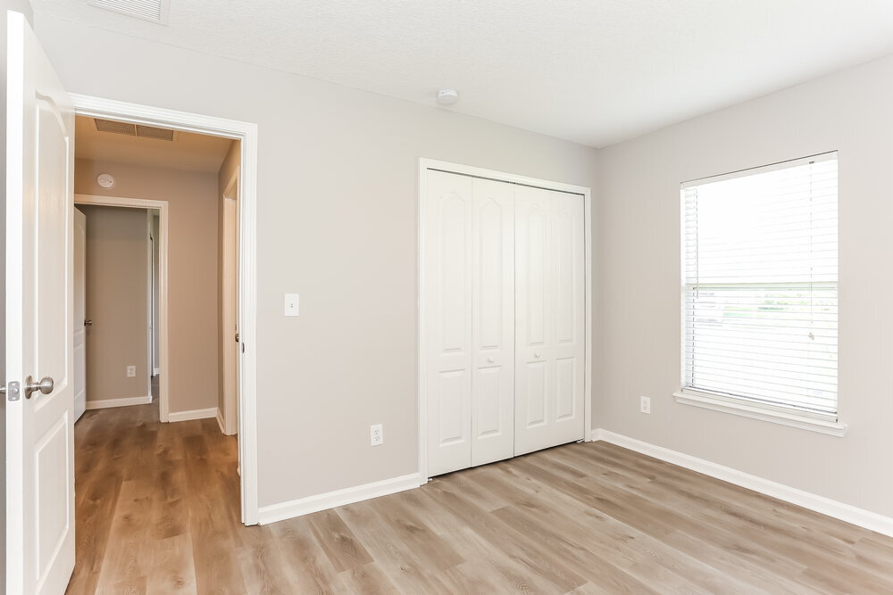 Building Photo - 1725 Saw Lake Drive