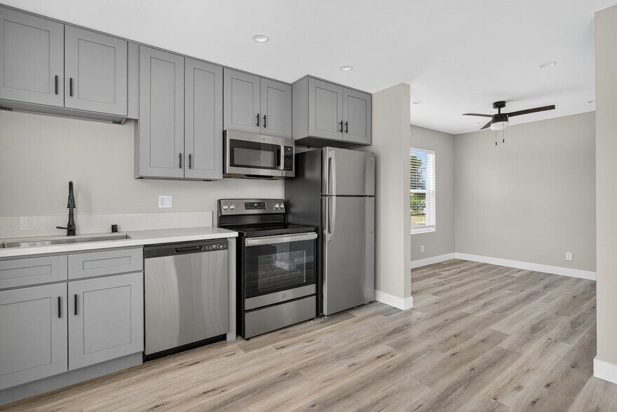 Building Photo - 113 S Lillie Ave