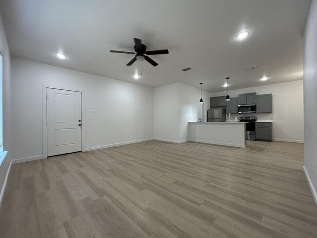 Building Photo - 5703 Kemper St