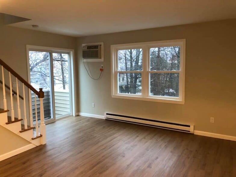 Livingroom - 783 East St