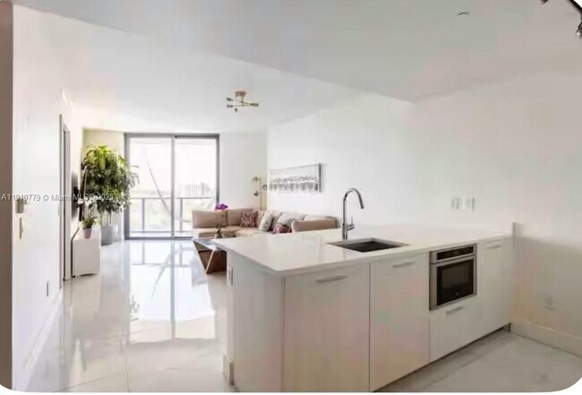 Building Photo - 501 NE 31st St