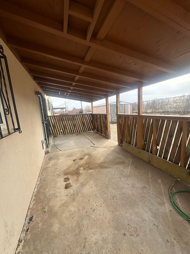 Building Photo - Welcome to this charming 3-bedroom, 2-bathroom home located in Albuquerque, NM