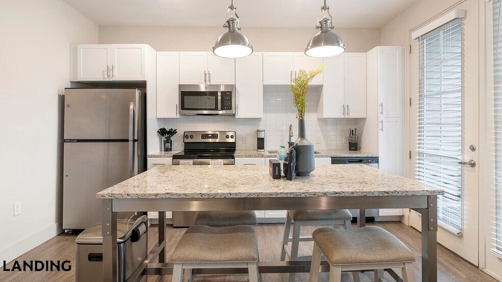 Building Photo - 5885 Lakehurst Dr