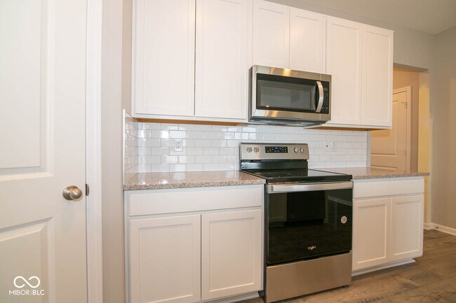 Building Photo - 876 Downey Ln