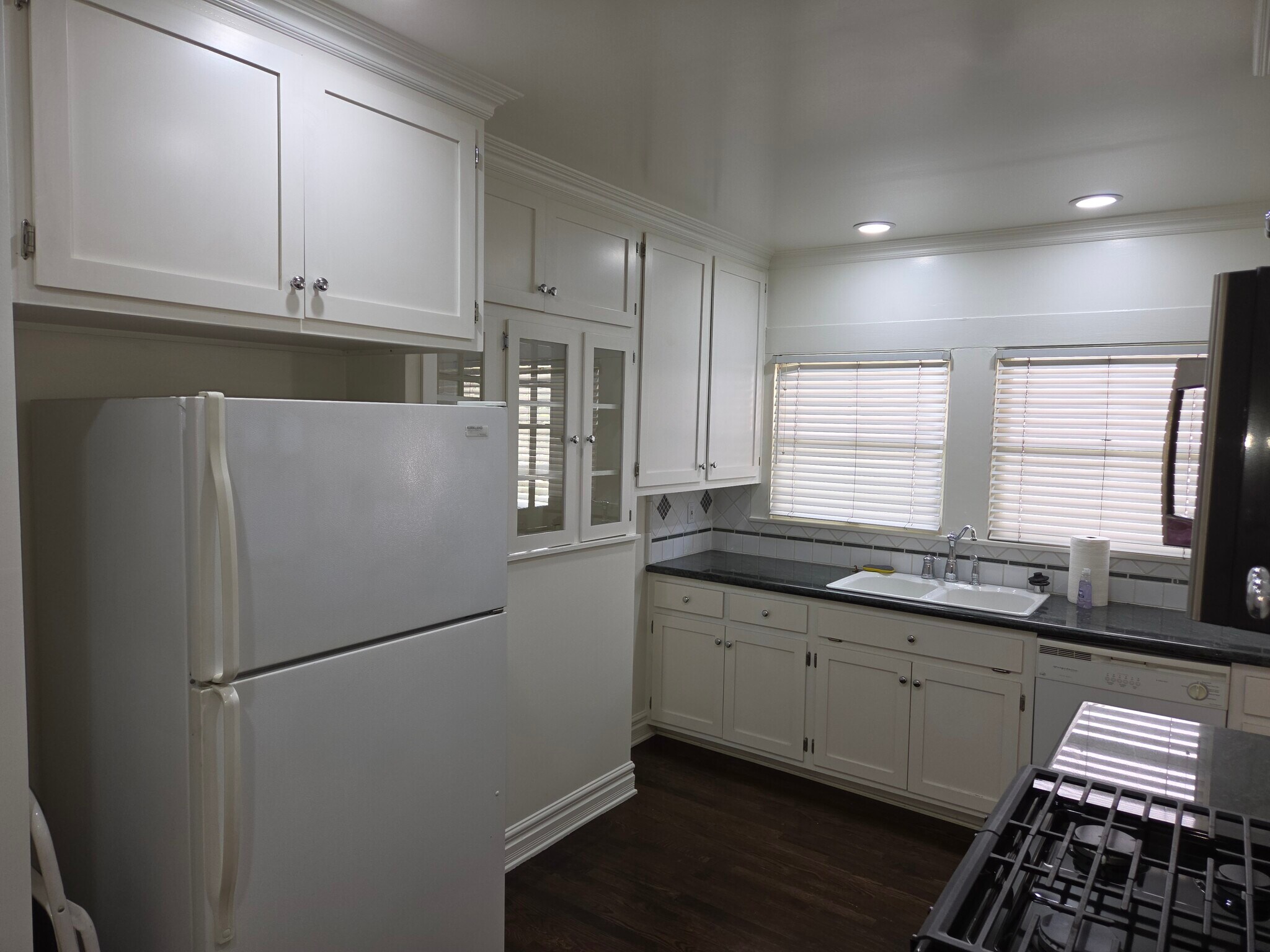 Building Photo - 540 S El Molino Ave