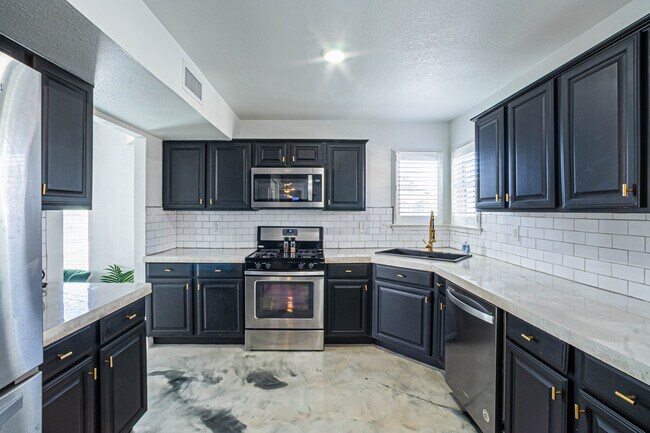 Building Photo - 301 Lienege Rene Ct