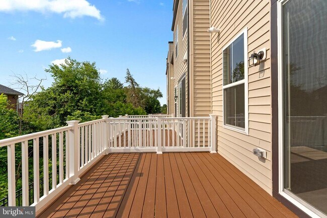 Building Photo - 7249 Mountaineer Dr