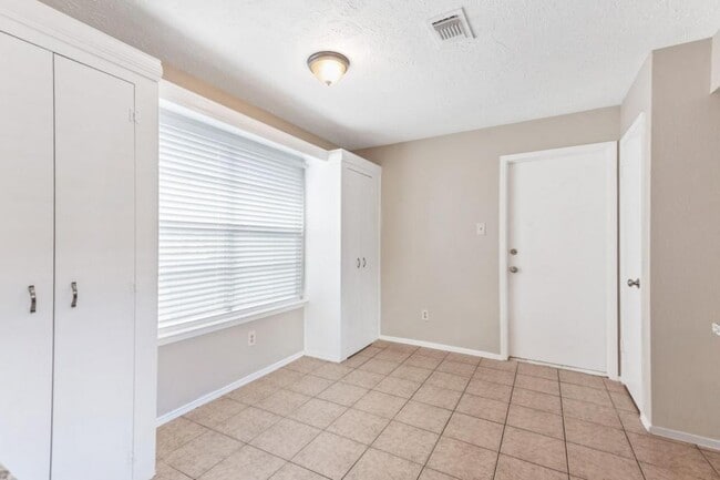 Building Photo - 2503 Brookford Dr