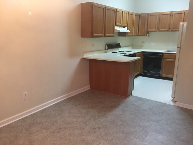 Building Photo - 2BR/ 2BA 1 Car Garage Condo in West Knox -...