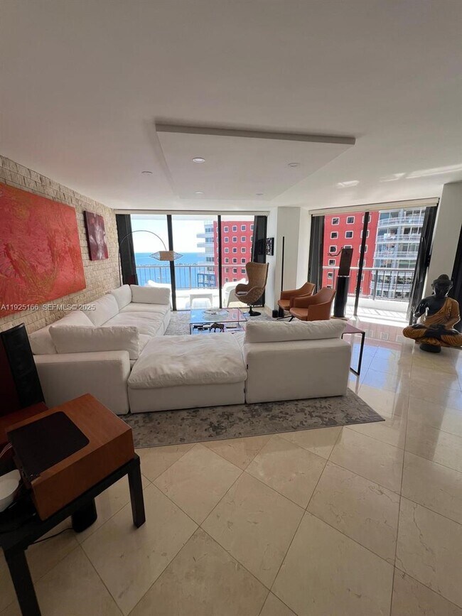 Building Photo - 1581 Brickell Ave