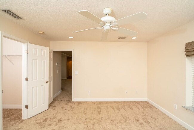 Building Photo - 4040 Red Pine Ln