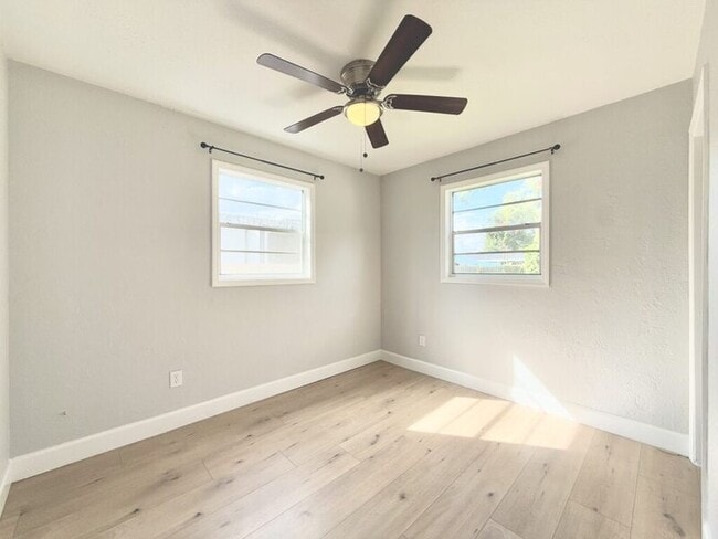 Building Photo - 5131 13th Ave N