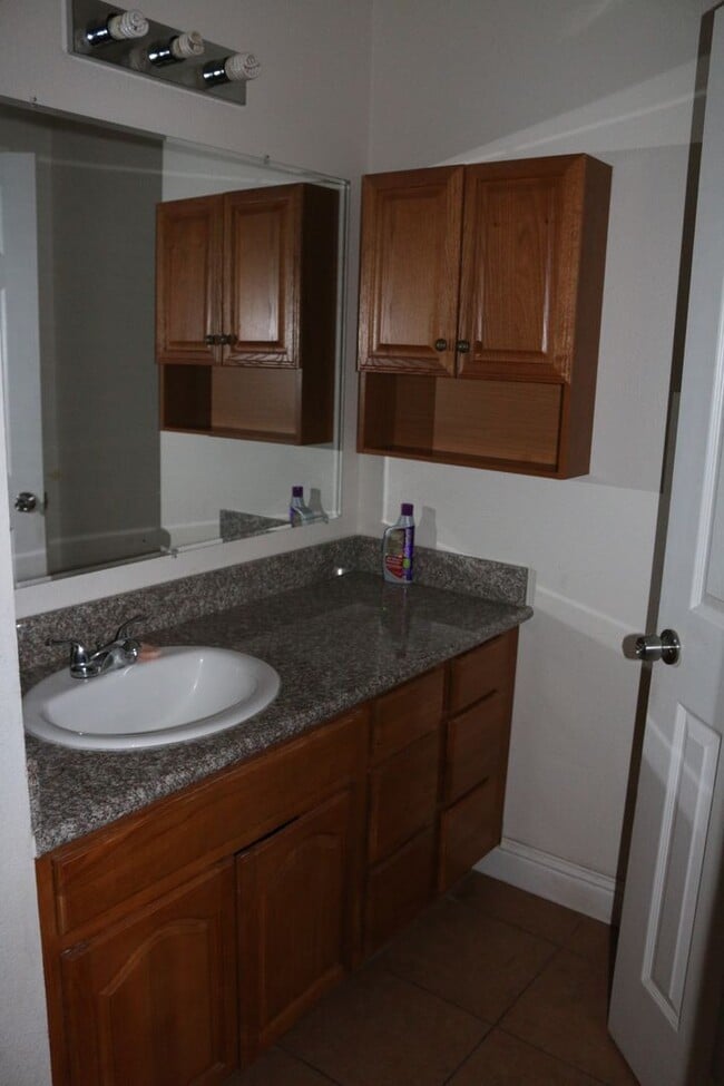 Building Photo - Home for Rent in Sacramento, CA 95842