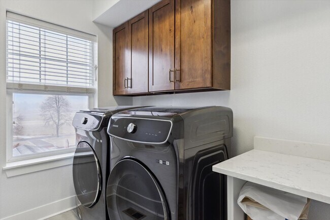 Building Photo - Luxury Home For Rent in Lowry