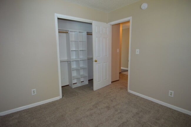 Building Photo - 5 Bedroom, 2 Bathroom House for Rent close to UND and Altru Hospital