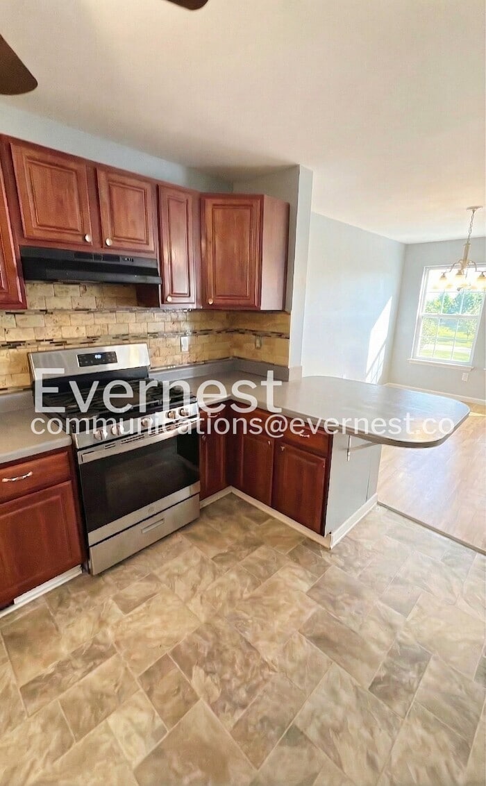 Building Photo - 2167 Edmund Ave