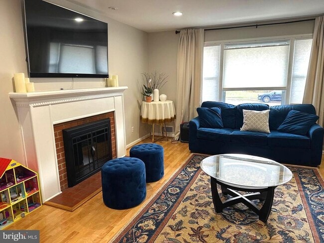 Building Photo - 8140 Drayton Ln