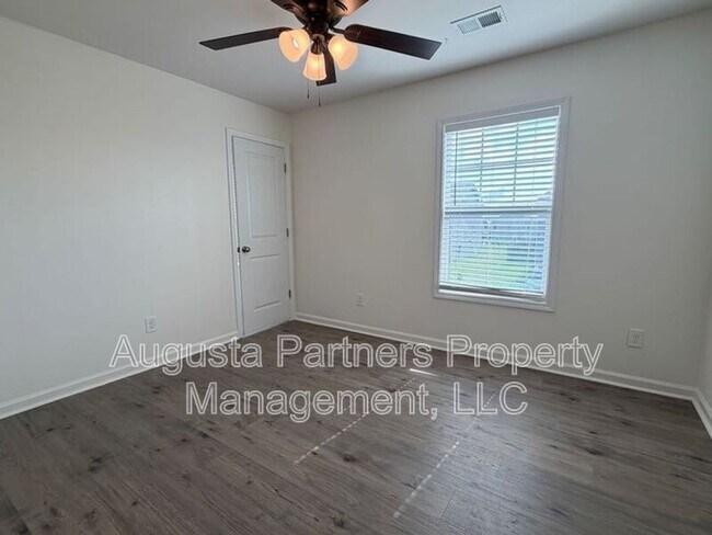 Building Photo - 1097 Sapphire Dr