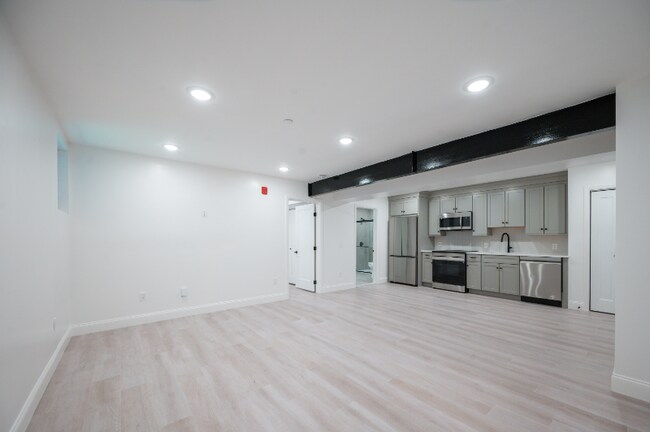 Building Photo - 126 Adelaide Ave