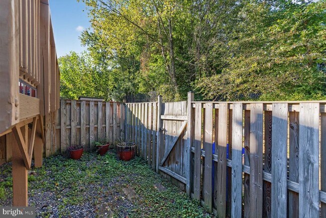 Building Photo - 5320 Larochelle Ct