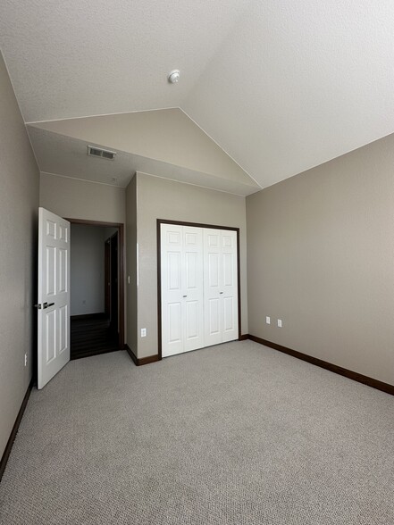 Second bedroom - 4245 Boardwalk Dr