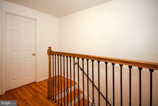 Building Photo - 10 Sherwood Ln