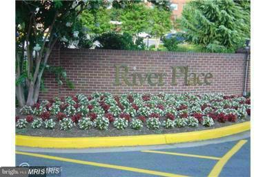 Primary Photo - 1021 Arlington Blvd