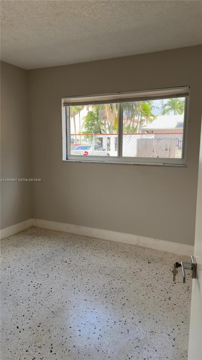 Building Photo - 1250 SW 4th St