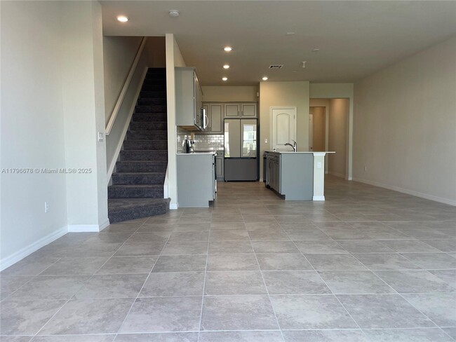 Building Photo - 2151 Appleton Cir S