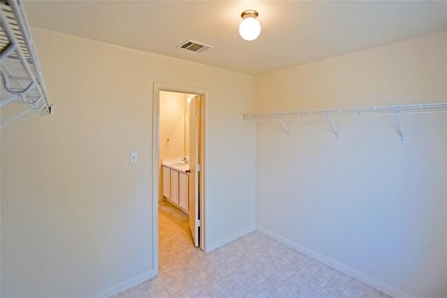 Building Photo - 714 Lavaca Loop