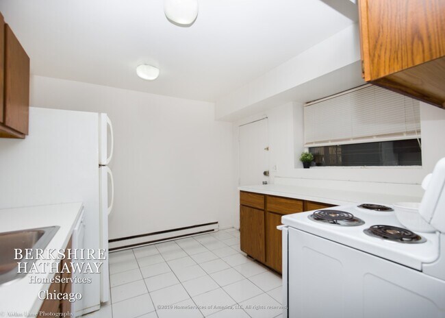 Building Photo - 3456 N Elaine Pl