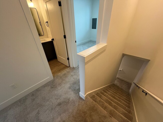 Building Photo - Modern 2-Bed, 1.5-Bath Condo with Custom K...