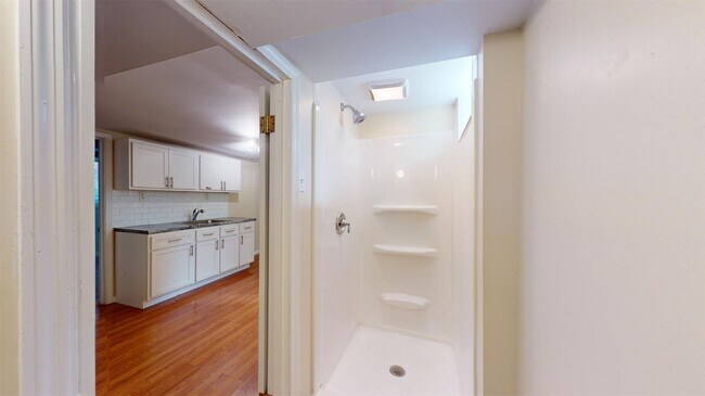 Building Photo - 7030 Clayton Rd