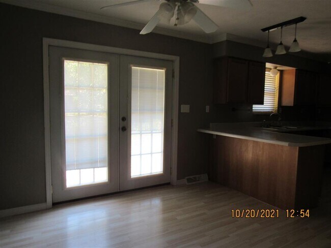 Building Photo - 10 Tanbark Dr