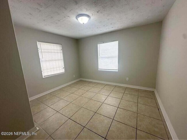 Building Photo - 1599 W 30th St