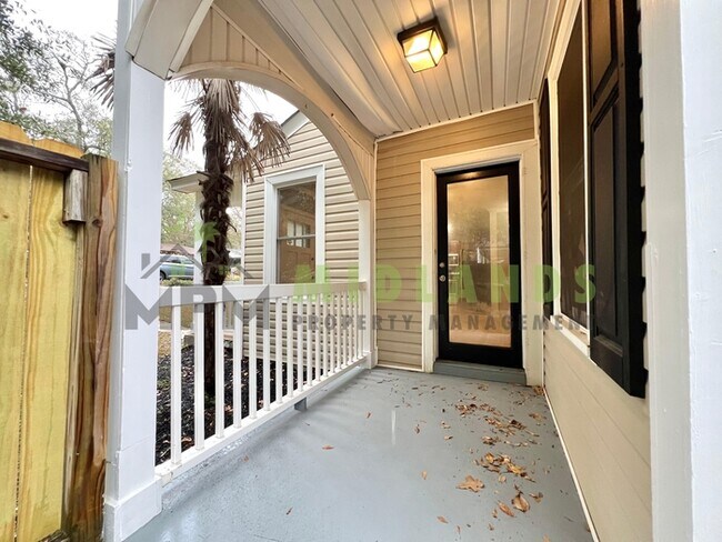 Building Photo - 2728 Holt Dr