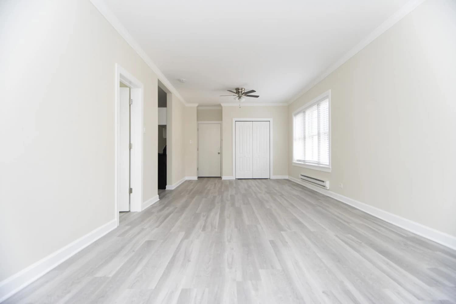 Building Photo - 655 W Roscoe St