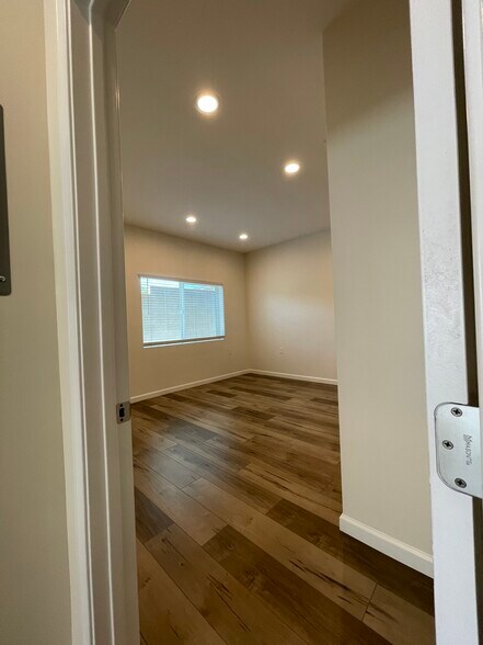 Building Photo - 912 S Bel Aire Dr