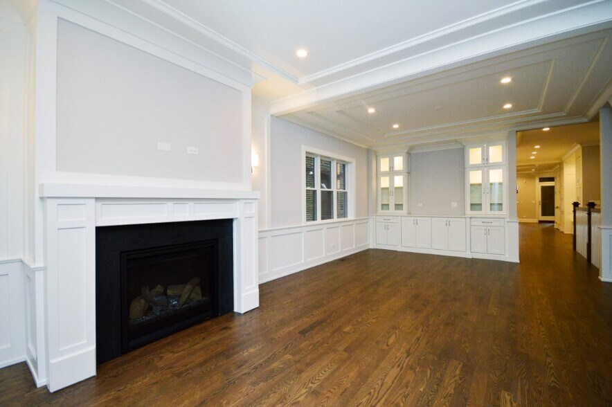 Building Photo - 4727 N Winchester Ave