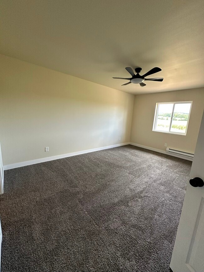 Building Photo - Valley View Estates C