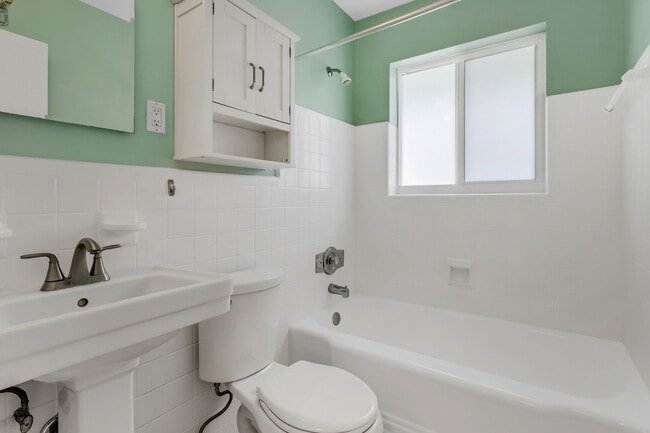 Building Photo - 1911 NE 27th St