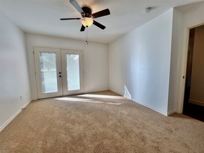 Building Photo - 15621 Terrace Lawn Cir