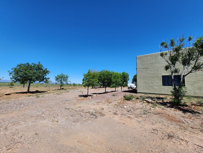 Building Photo - large home in douglas with guest house 1050 Rochine Rd