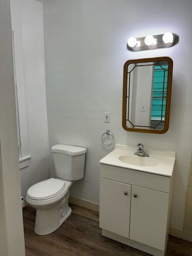 Building Photo - 1046 Northampton St