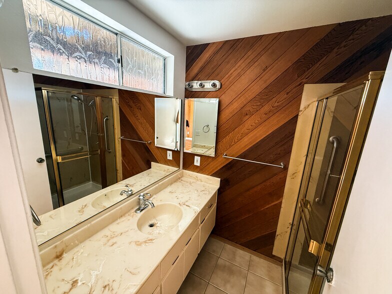 Building Photo - 7003 Batista St